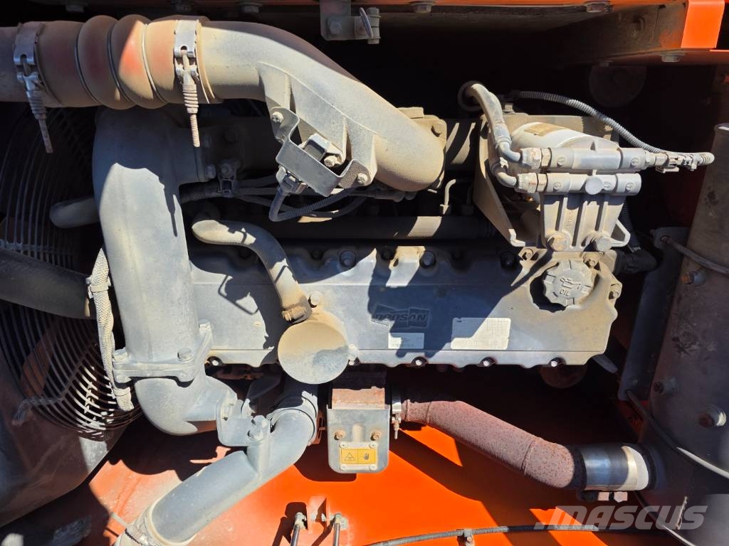 Doosan DX210WA Gumikerekes kotrók