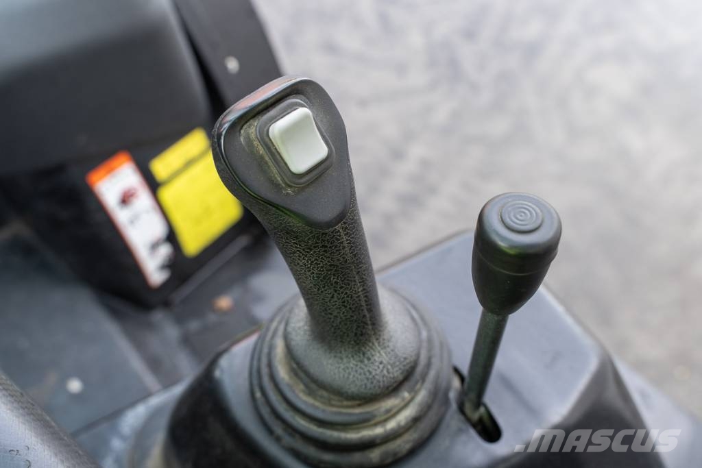Manitou MC 30.4 Chariots diesel