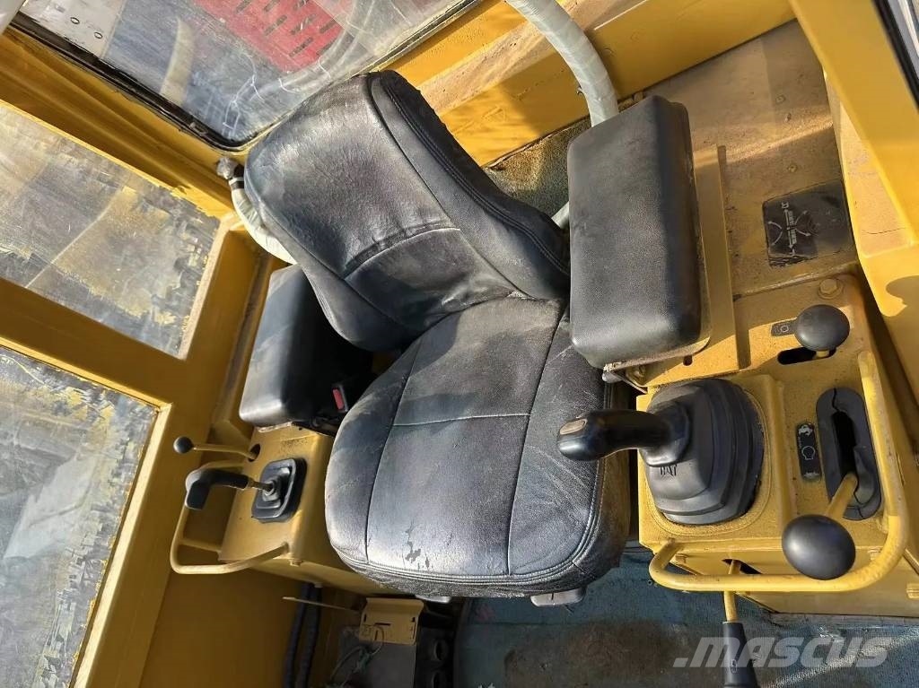 CAT D 5 C 履帶推土機