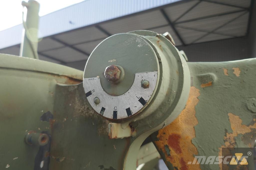 CAT 130G Ex-army Greiderid