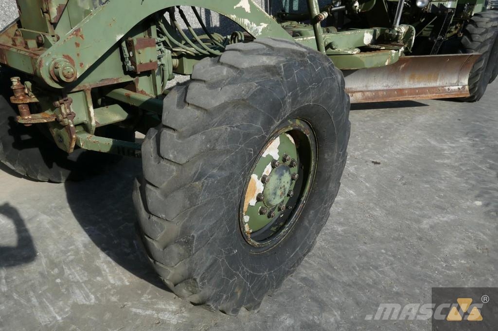 CAT 130G Ex-army Greiderid