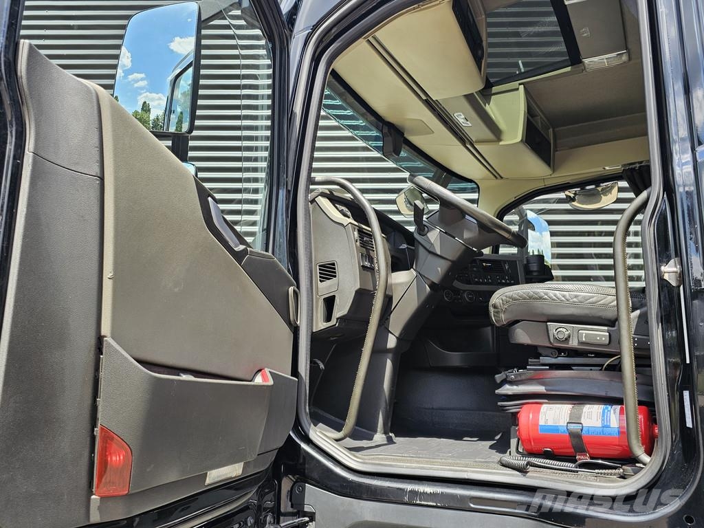 Volvo FH540 8X4 / HMF 28TM KRAN / CRANE / OPRIJ- MACHINE Camiones grúa