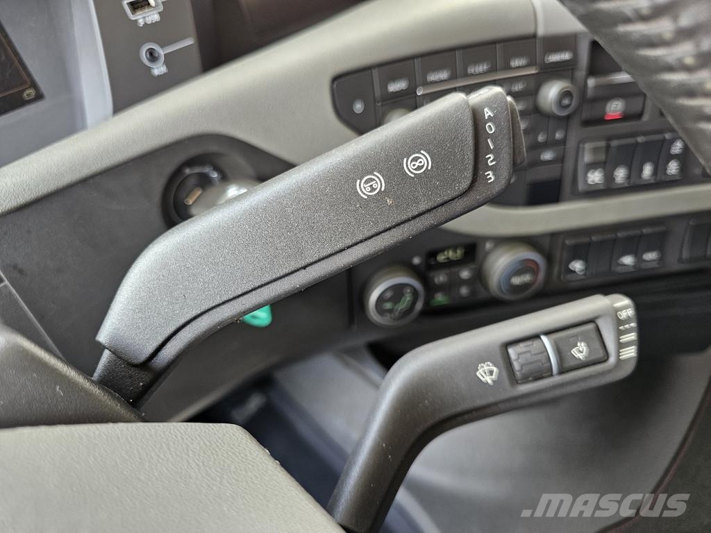 Volvo FH540 8X4 / HMF 28TM KRAN / CRANE / OPRIJ- MACHINE Camiones grúa