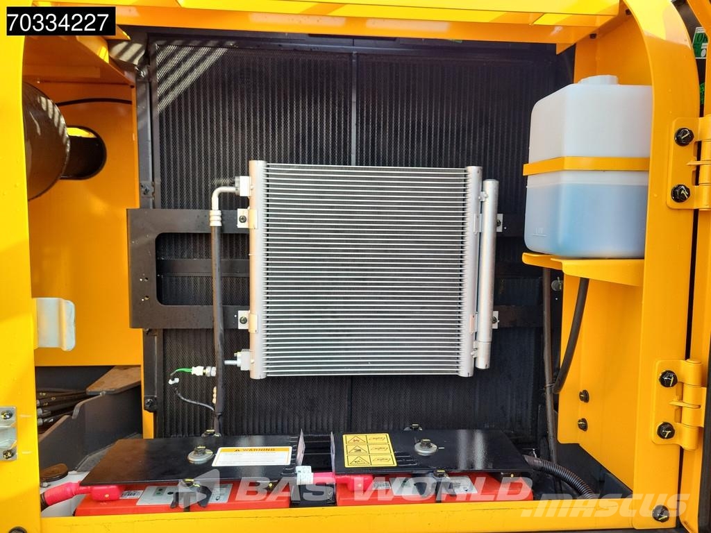 Hyundai R210 Гусеничні екскаватори