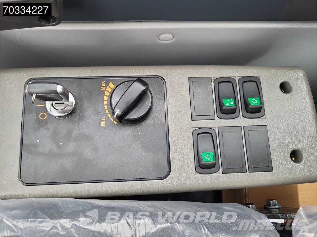 Hyundai R210 Гусеничні екскаватори