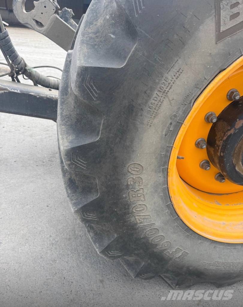 JCB Fastrac 4220 الجرارات