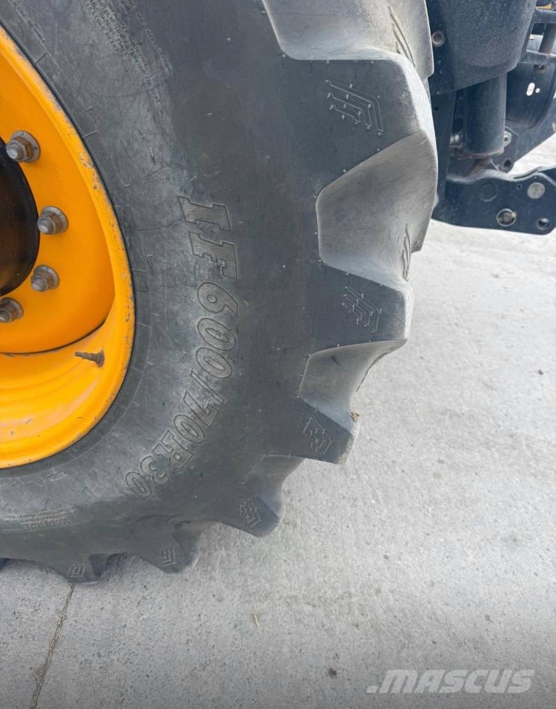 JCB Fastrac 4220 الجرارات