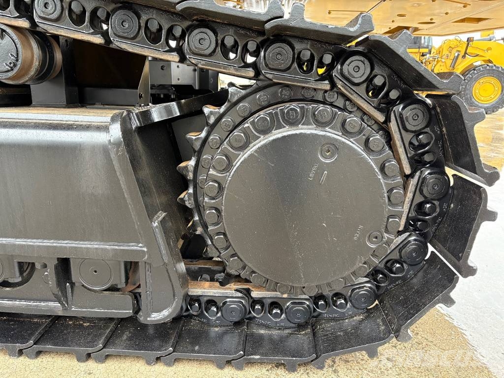 CAT 390F Long reach حفارات طويلة الذراع