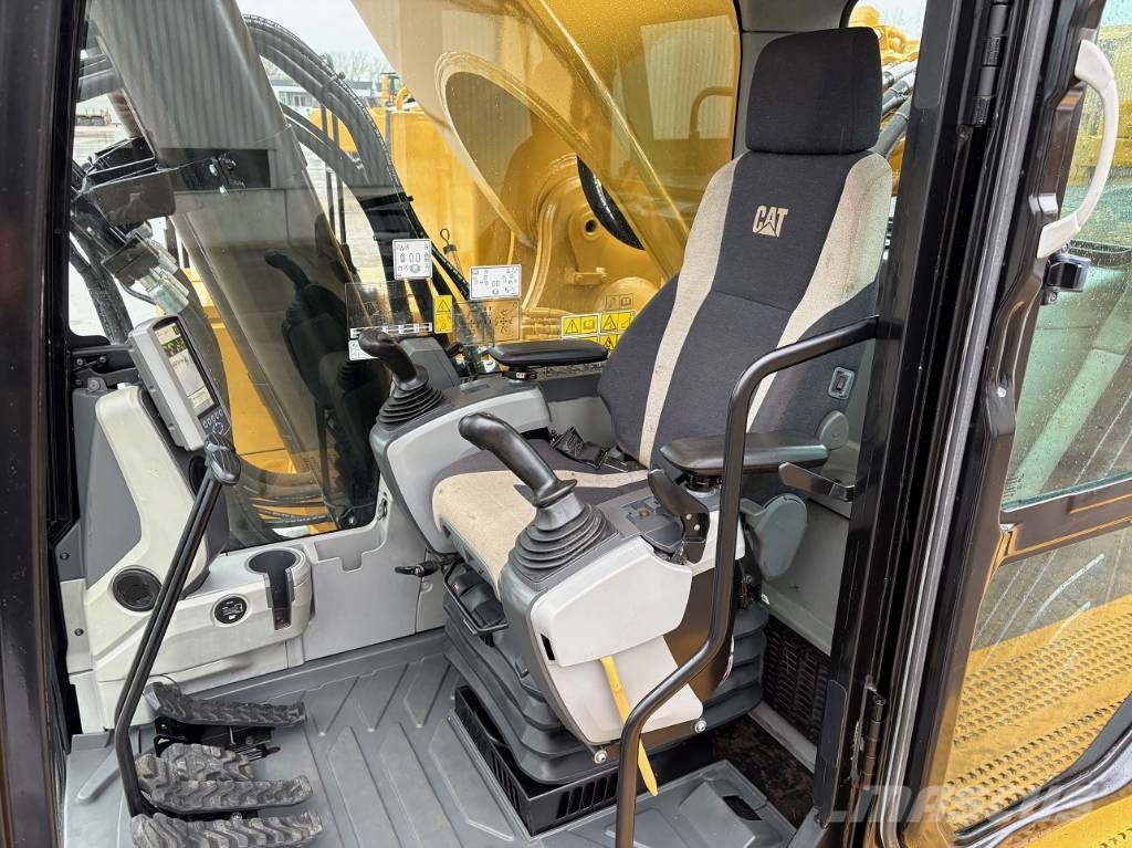 CAT 390F Long reach حفارات طويلة الذراع