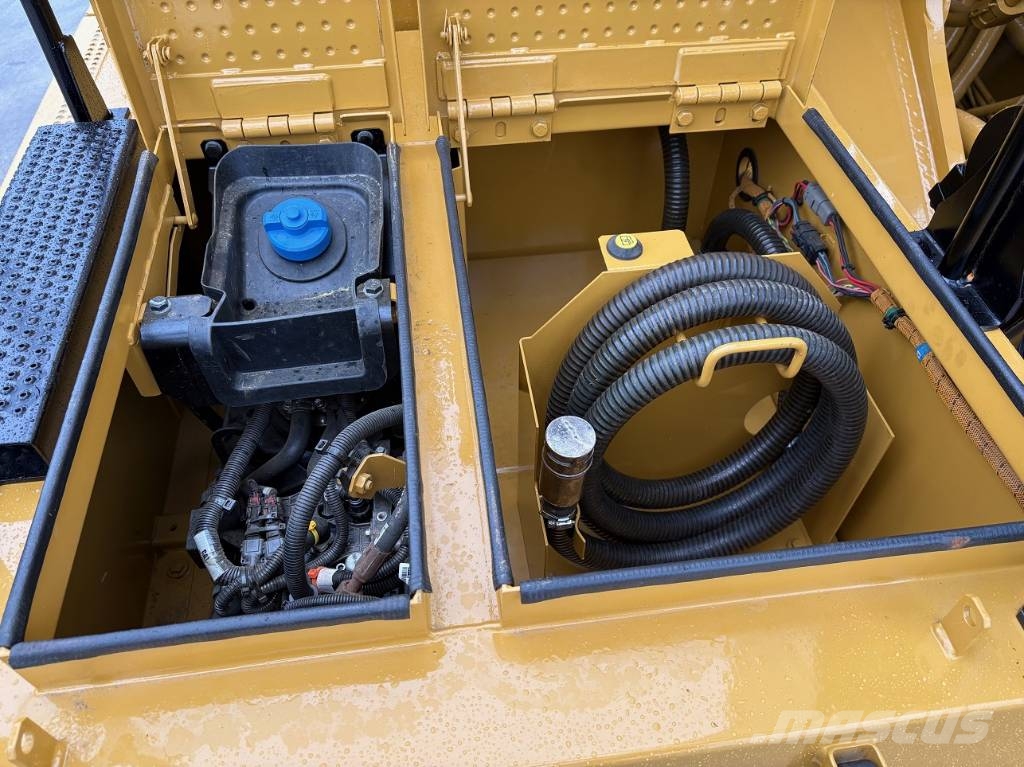 CAT 390F Long reach حفارات طويلة الذراع
