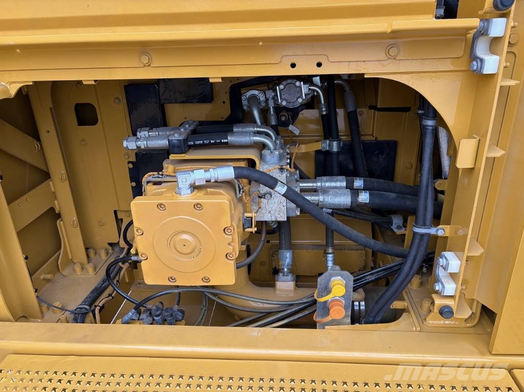 CAT 390F Long reach حفارات طويلة الذراع
