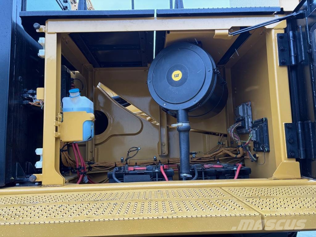 CAT 390F Long reach حفارات طويلة الذراع