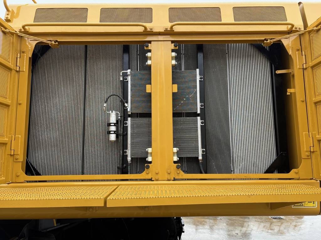 CAT 390F Long reach حفارات طويلة الذراع