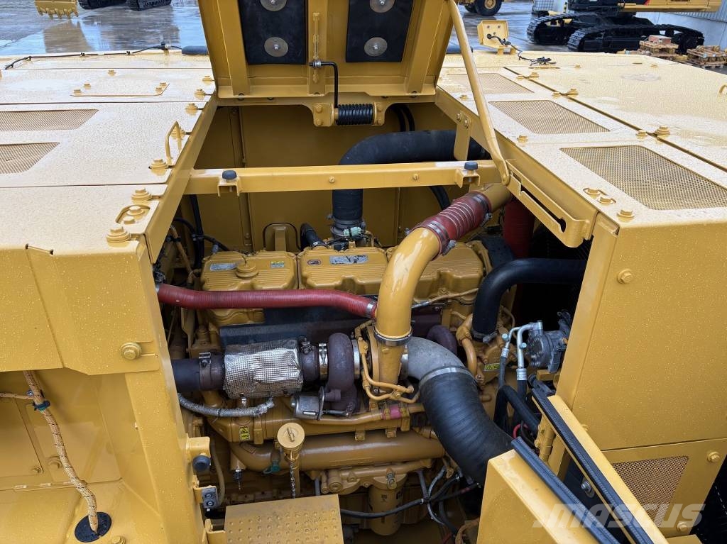 CAT 390F Long reach حفارات طويلة الذراع