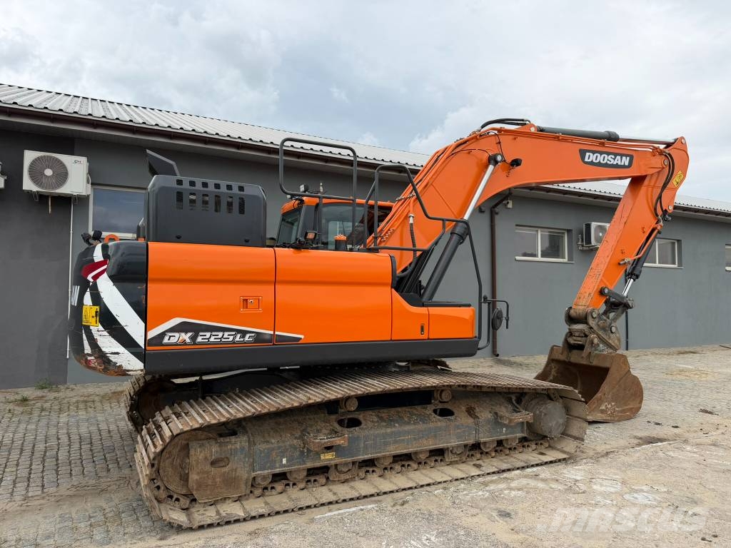 Doosan DX 225 Верижен екскаватор