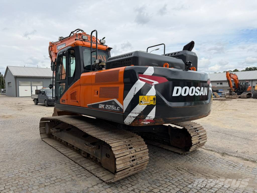 Doosan DX 225 Верижен екскаватор