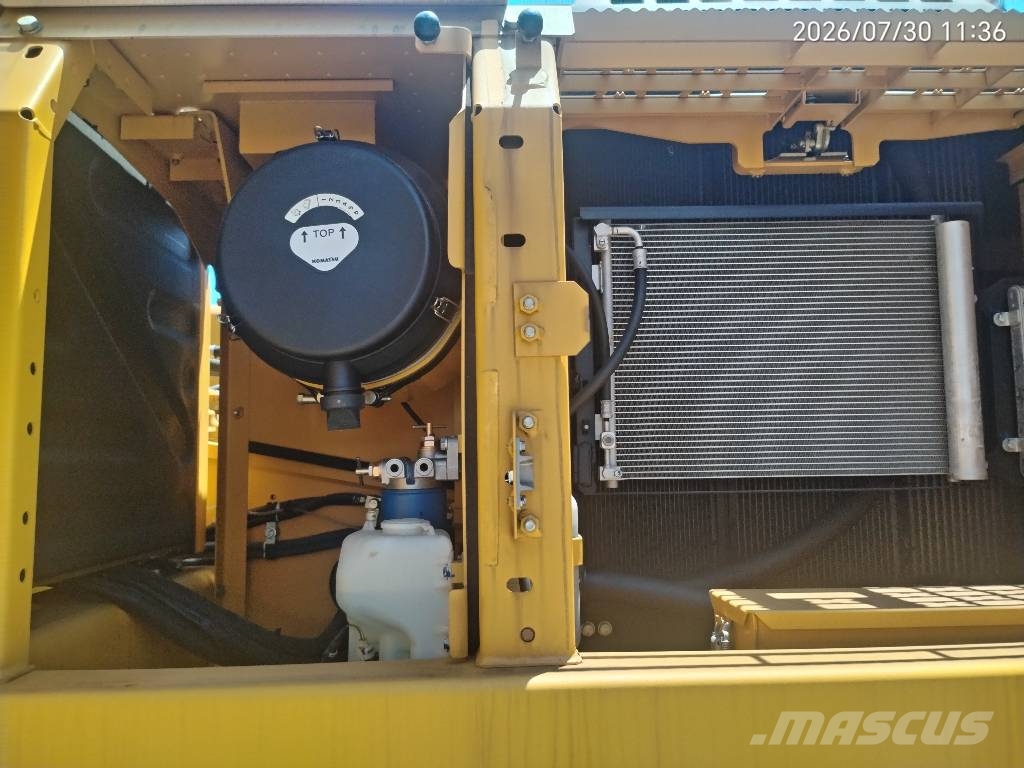 Komatsu PC 210 Гусеничні екскаватори