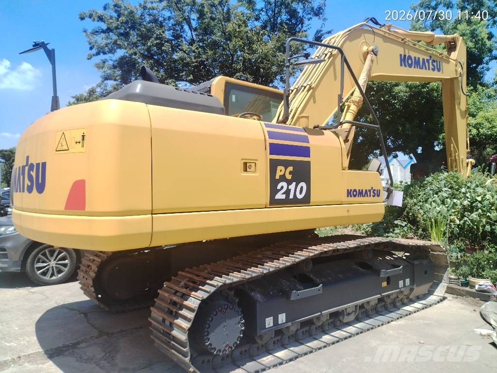 Komatsu PC 210 Гусеничні екскаватори
