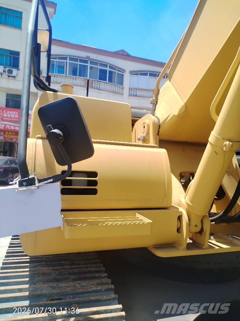 Komatsu PC 210 Гусеничні екскаватори