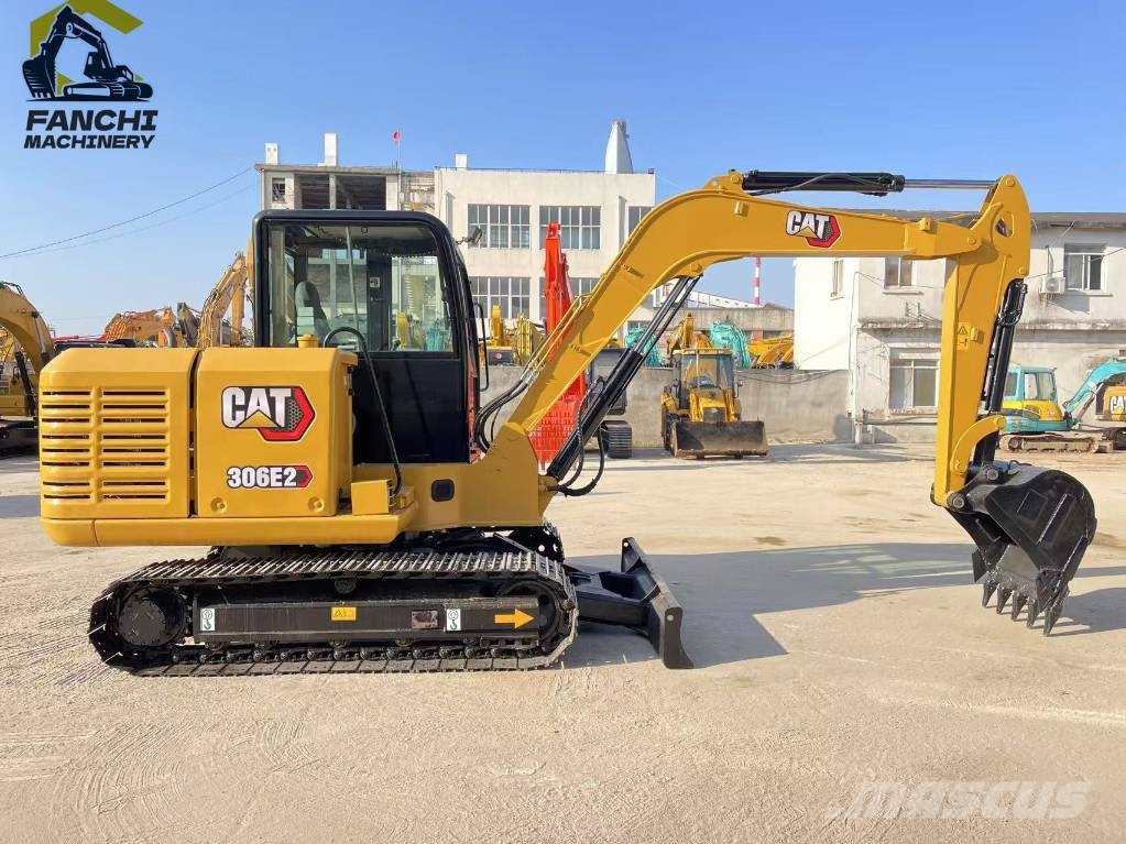 CAT 306E2 حفارات زحافة