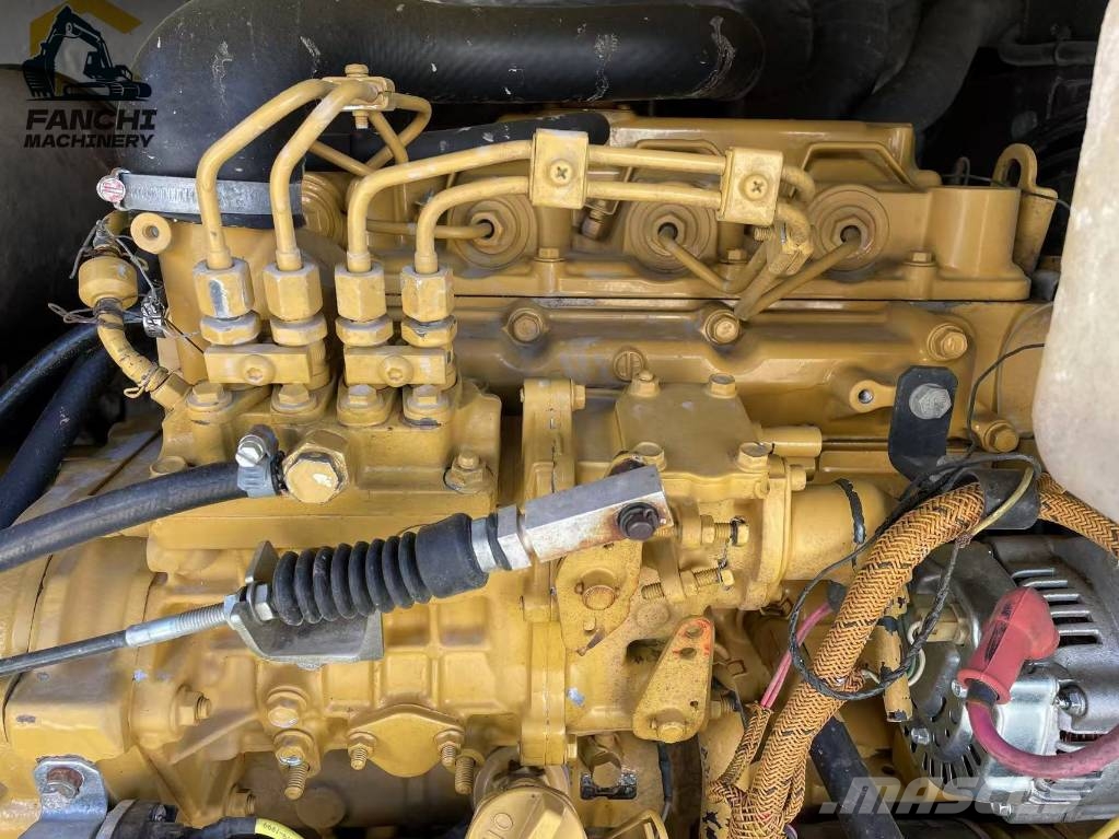 CAT 306E2 حفارات زحافة