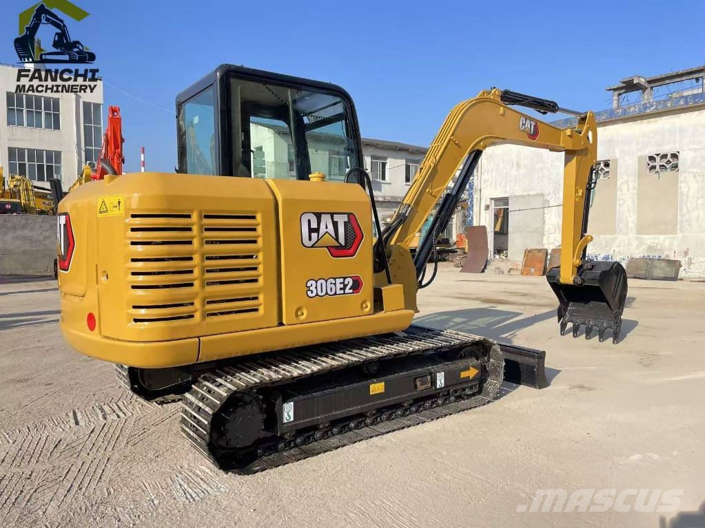 CAT 306E2 حفارات زحافة