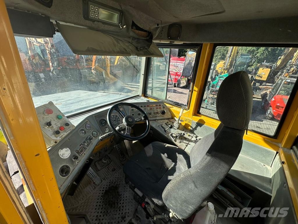 Volvo A 25 C Knik dumptrucks