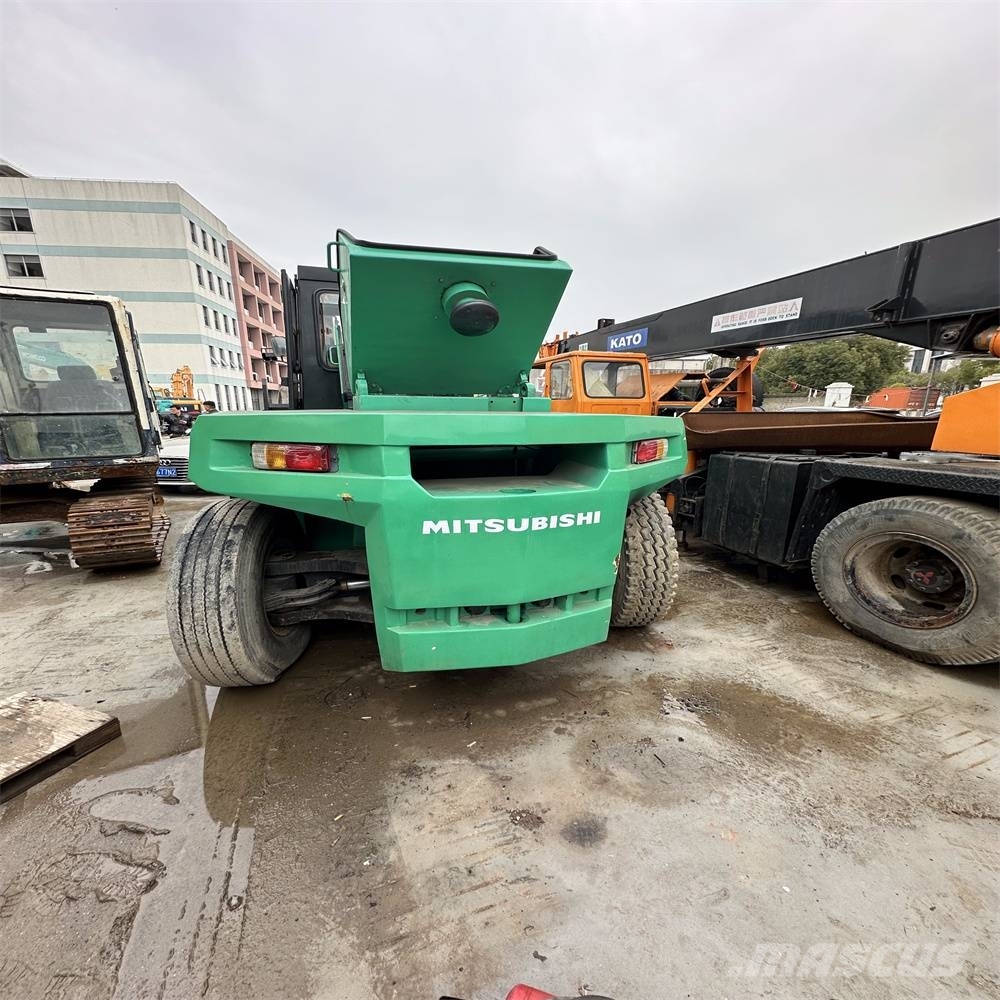 Mitsubishi FD160 Дизелови камиони