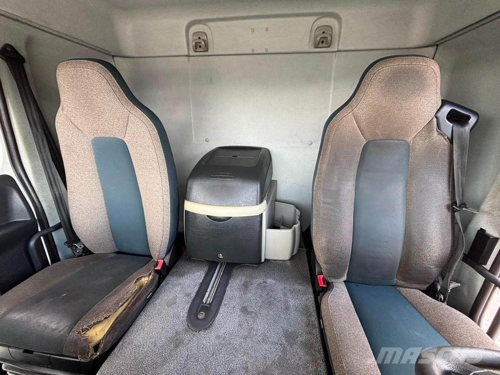 Volvo FL 280 4x2 BOX L=7571 mm Camiones con caja de remolque