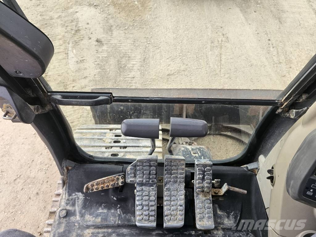 Hitachi ZX 135 US-3 Lánctalpas kotrók