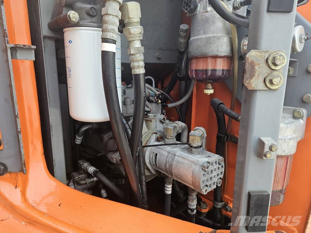 Hitachi ZX 135 US-3 Lánctalpas kotrók