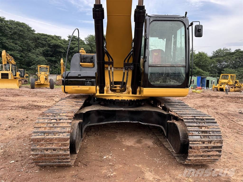 CAT 330 D L Гусеничні екскаватори