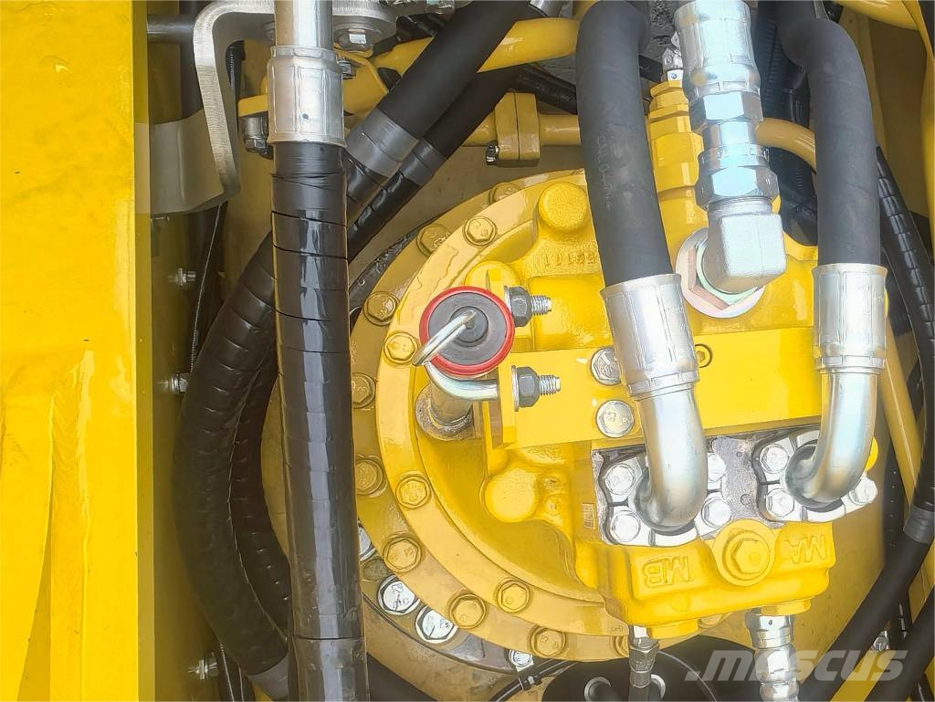 Komatsu PC360-11MO حفارات زحافة