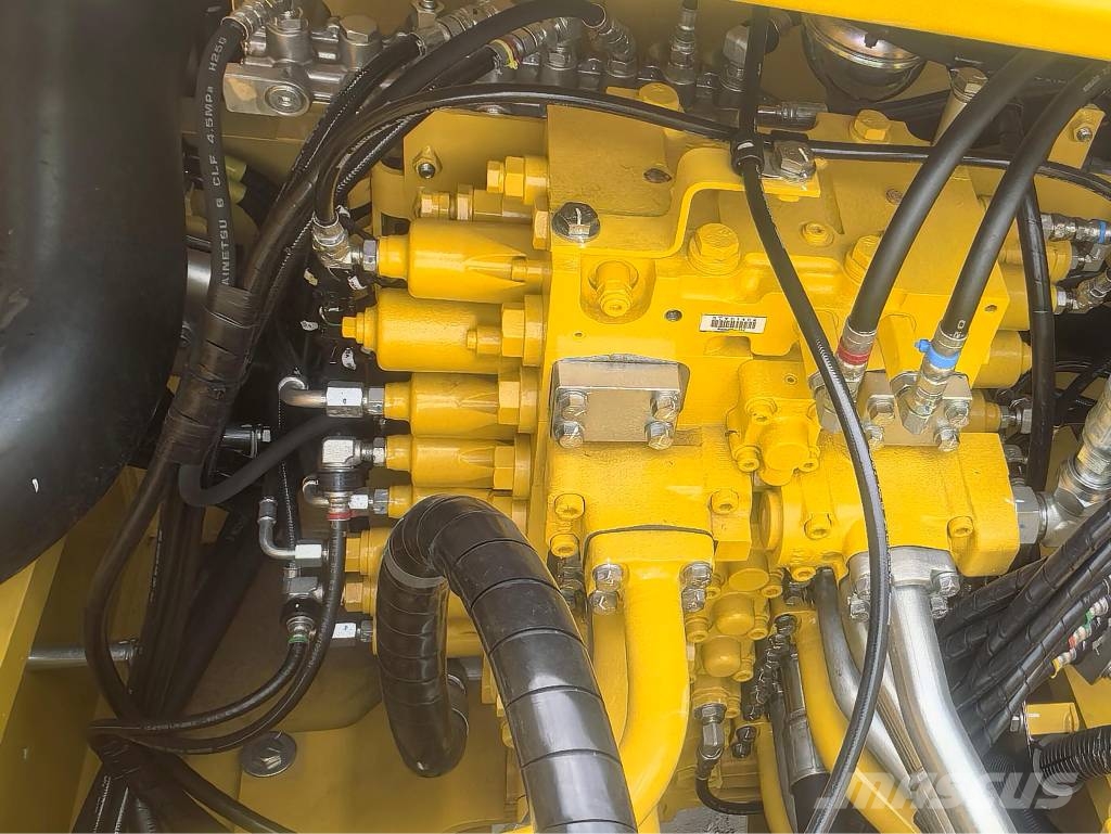 Komatsu PC360-11MO حفارات زحافة