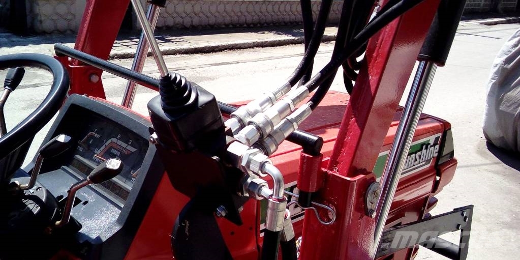 Kubota L1-255 4WD WITH LOADER الجرارات