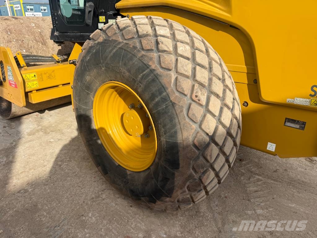 CAT CS 12 GC Single drum rollers