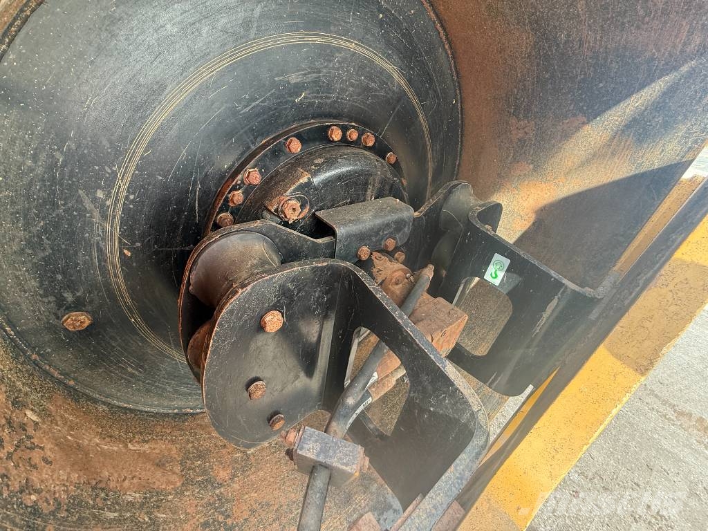 CAT CS 12 GC Single drum rollers