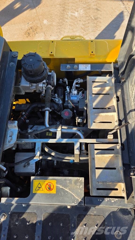Komatsu PW 160-11 حفارات بعجل