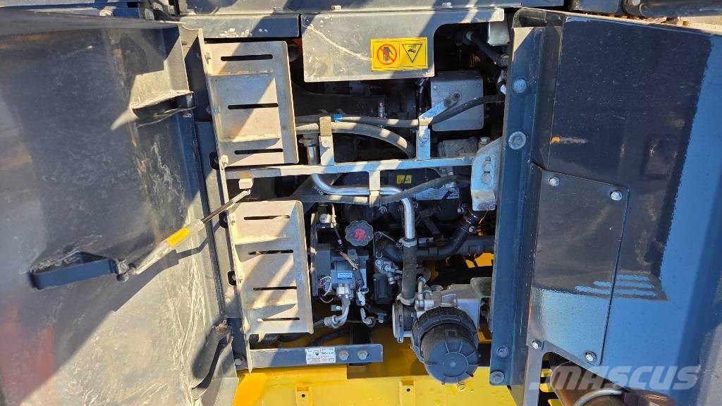 Komatsu PW 160-11 حفارات بعجل