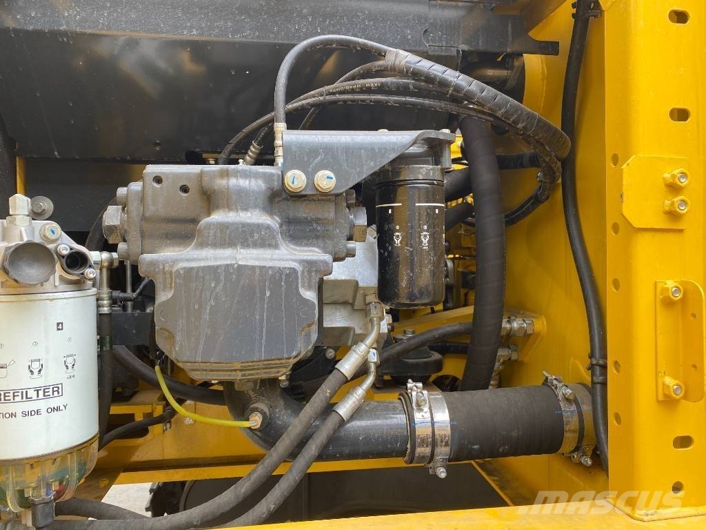 Komatsu PC 210 LC excavator Raupenbagger