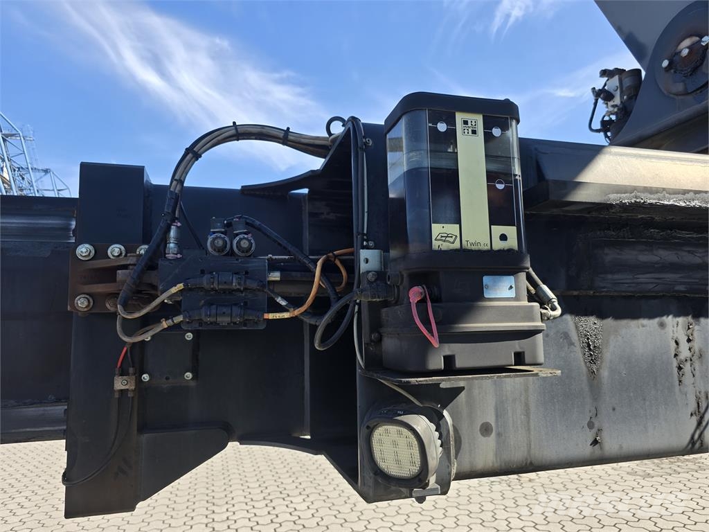 Hyster 46-33 CH Reach-Stacker