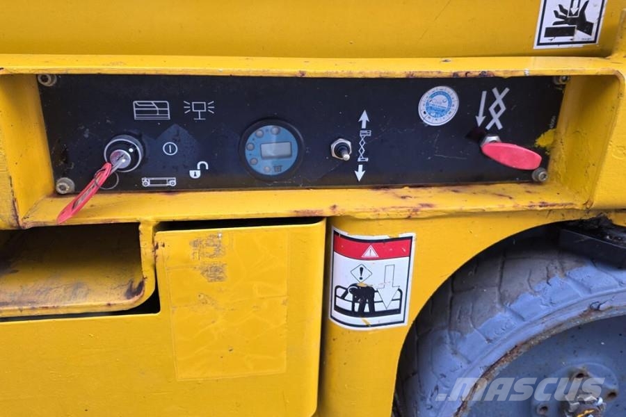 Haulotte Compact 8 Electric, 8.2m Working Height, 350kg Cap Plataformas tijera