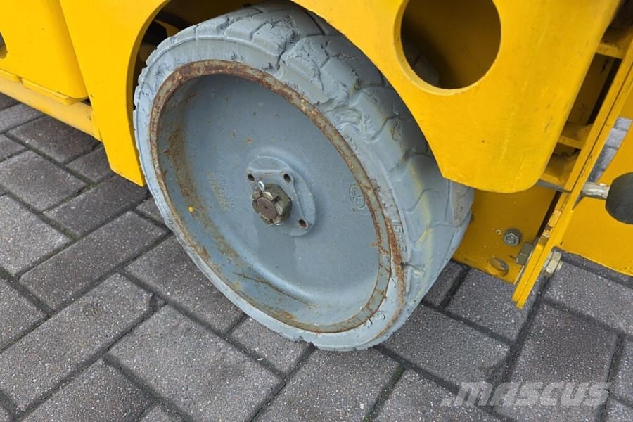 Haulotte Compact 8 Electric, 8.2m Working Height, 350kg Cap Plataformas tijera