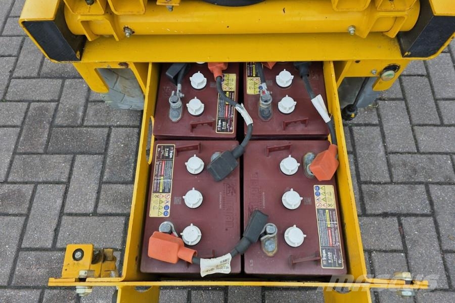 Haulotte Compact 8 Electric, 8.2m Working Height, 350kg Cap Plataformas tijera