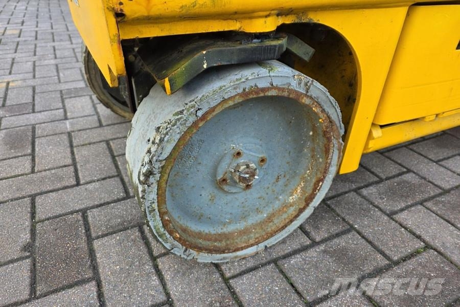 Haulotte Compact 8 Electric, 8.2m Working Height, 350kg Cap Plataformas tijera