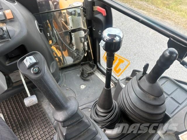 JCB 4CN Kallistajalla Koparko-ładowarki