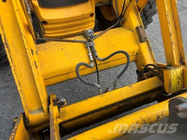 JCB 4CN Kallistajalla Koparko-ładowarki