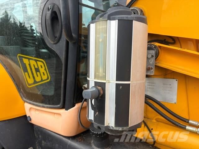 JCB 4CN Kallistajalla Koparko-ładowarki