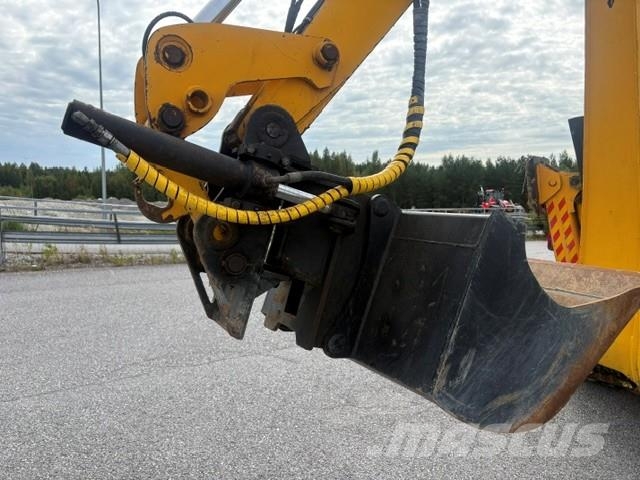 JCB 4CN Kallistajalla Koparko-ładowarki