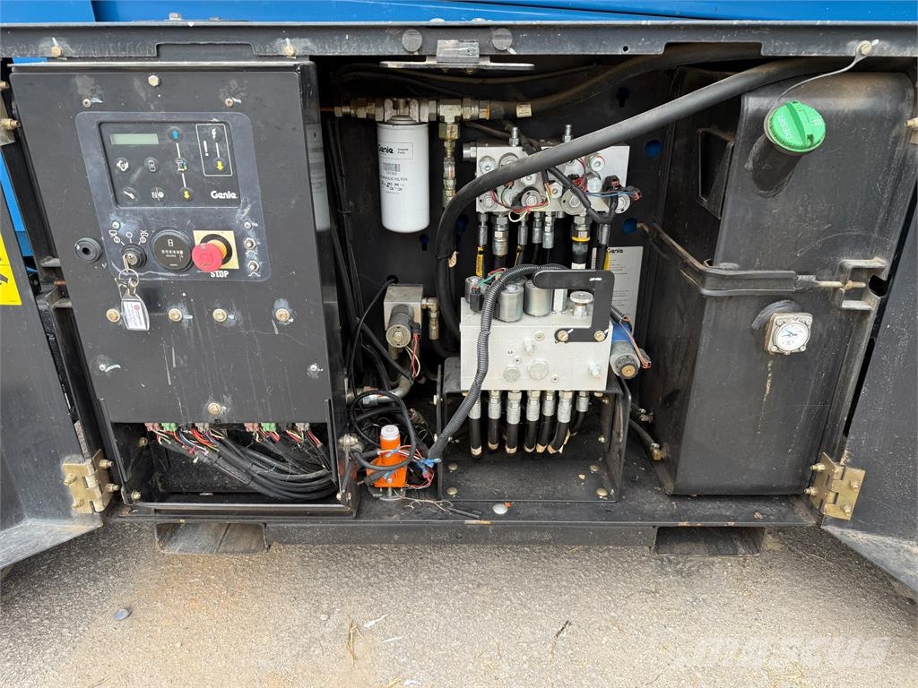 Genie GS3369RT 剪叉式升降机